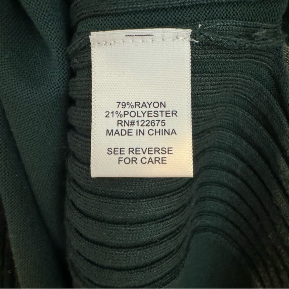 LETY & ME Ece Cowl Neck Curved Her Pullover
Dark Green - Size Medium - Picture 4 of 6